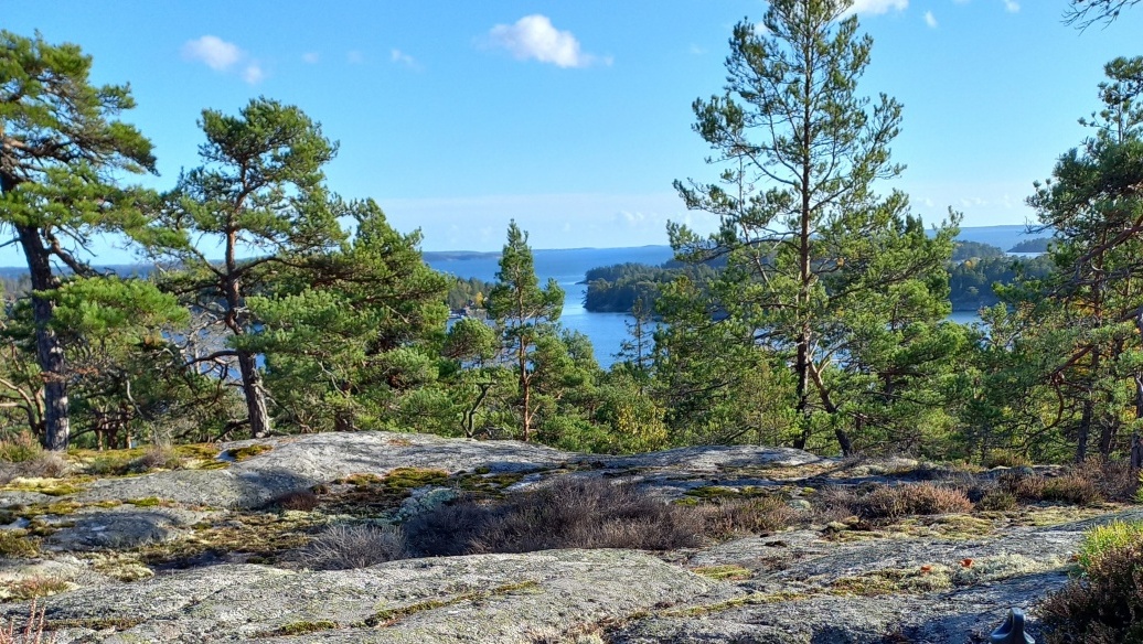 Vandring med vy över skärgården